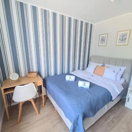 Marynarskie - Ap 37b * Debina (Ustka)