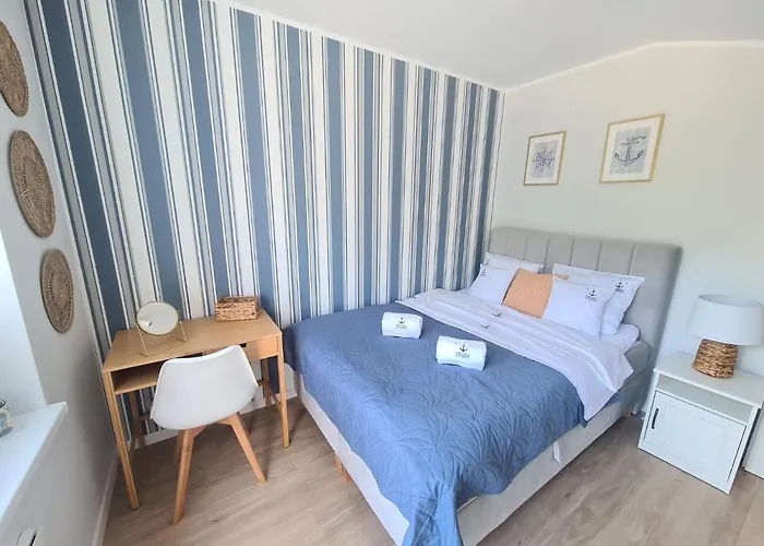 Marynarskie - Ap 37b * Debina (Ustka)